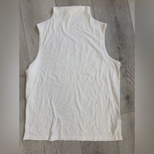 Athleta women’s sleeveless net top